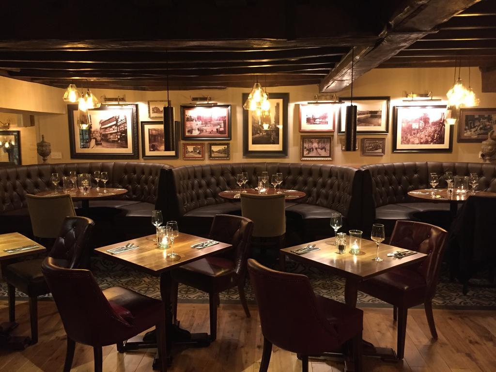 Crown Hotel Нантуич Екстериор снимка