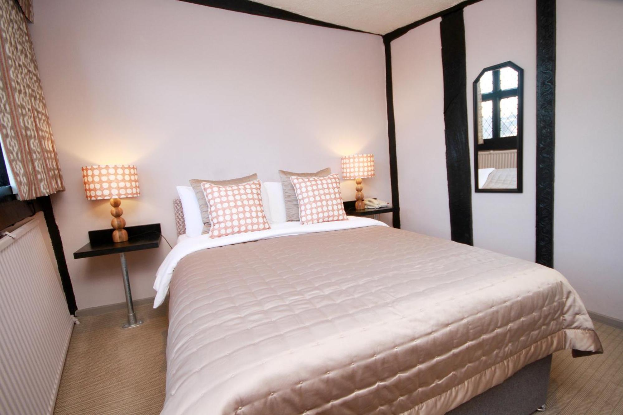 Crown Hotel Нантуич Екстериор снимка