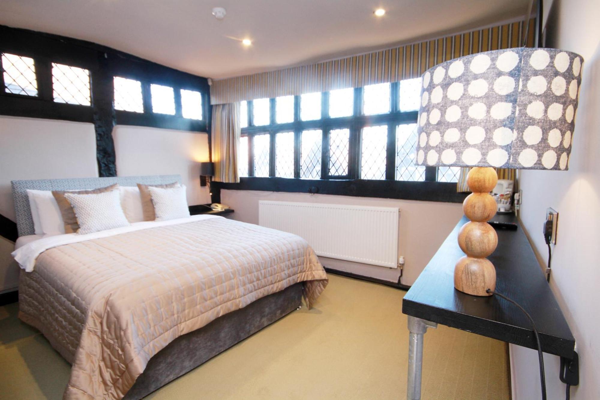 Crown Hotel Нантуич Екстериор снимка