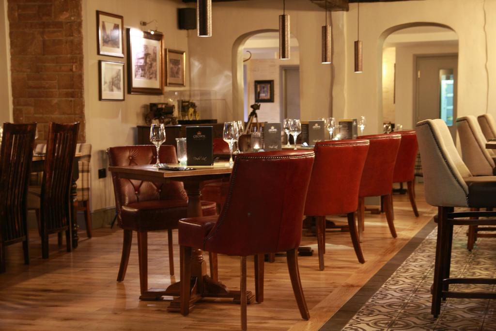 Crown Hotel Нантуич Екстериор снимка