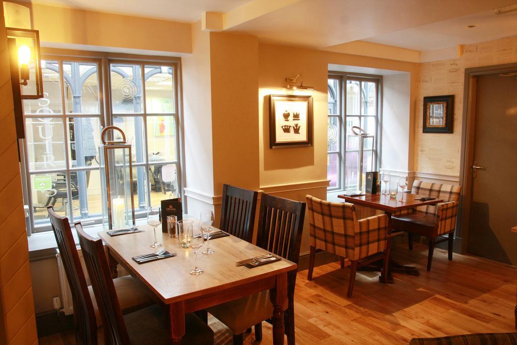 Crown Hotel Нантуич Екстериор снимка